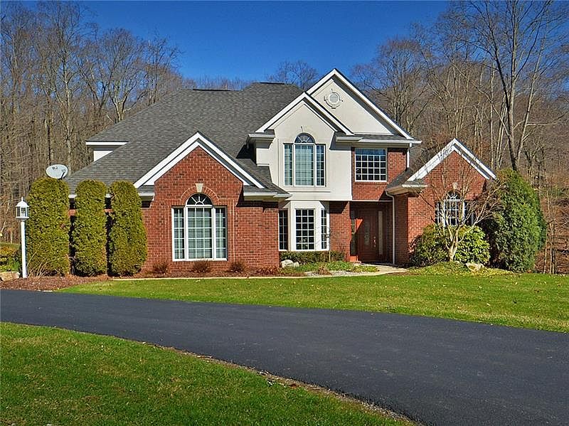 1st image of 132 Woodhaven Dr