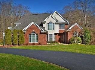 132 Woodhaven Dr, Jeannette, PA