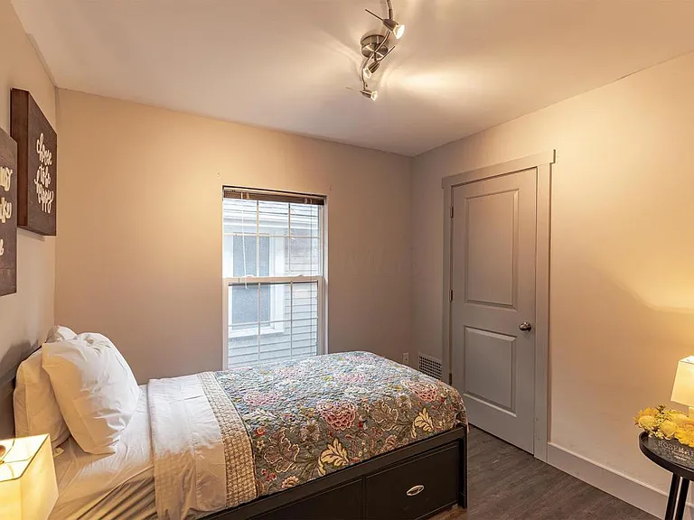 2416 Indianola Ave — Photo 10
