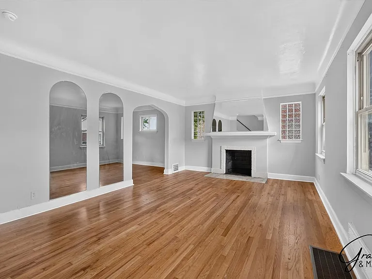 5911 Somerset Ave — Photo 3