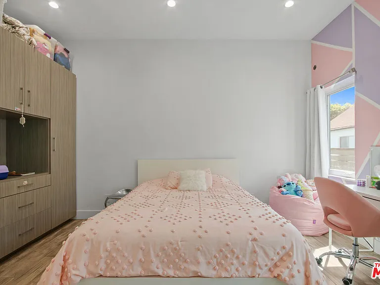 1420 Stearns Dr — Photo 10