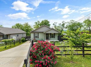 911 Loy St, Clinton, TN 37716