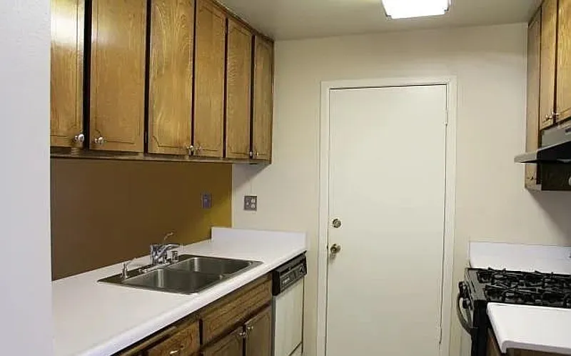 2 bed, 2.0 bath, 1044 sqft, $2,500 — Photo 4