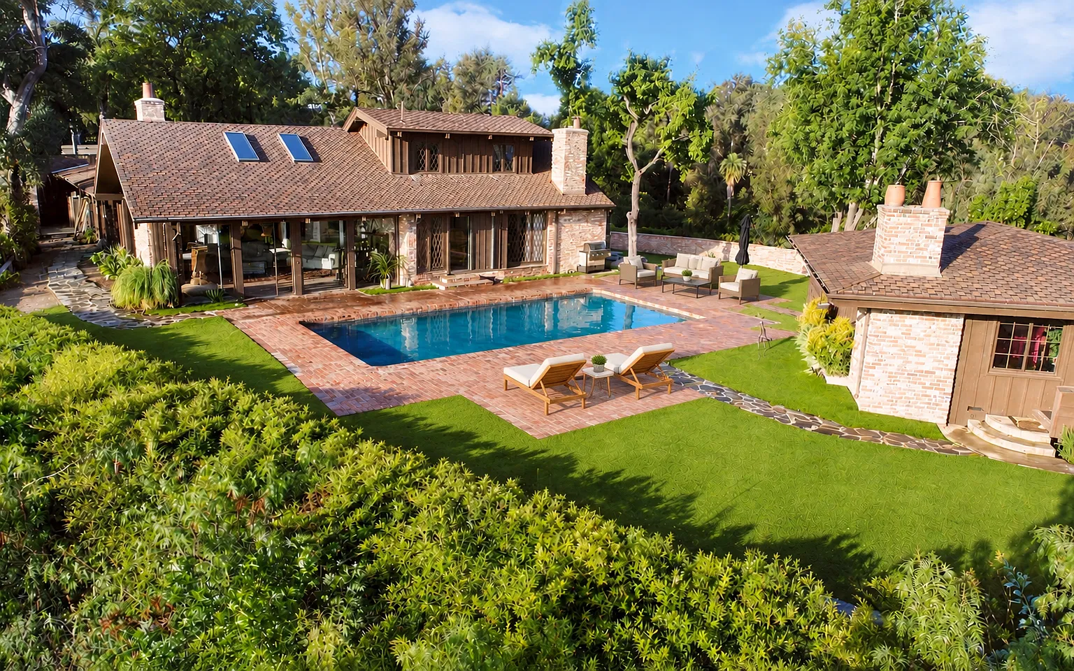 12685 Mulholland Drive — Photo 2