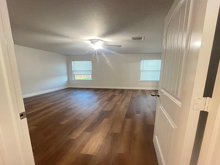 1903 Prairie View Dr — Photo 6