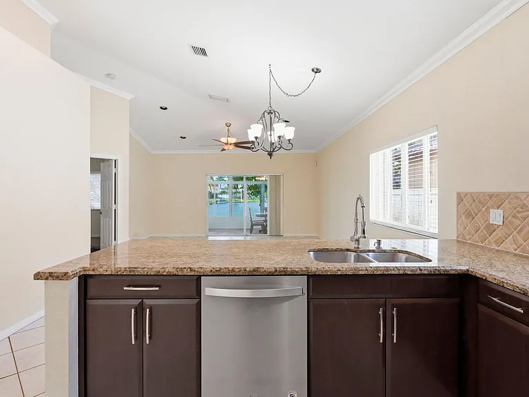 1343 SW 44th Ter — Photo 12