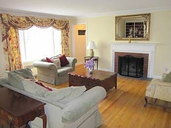 2nd image of 169 Park Ave