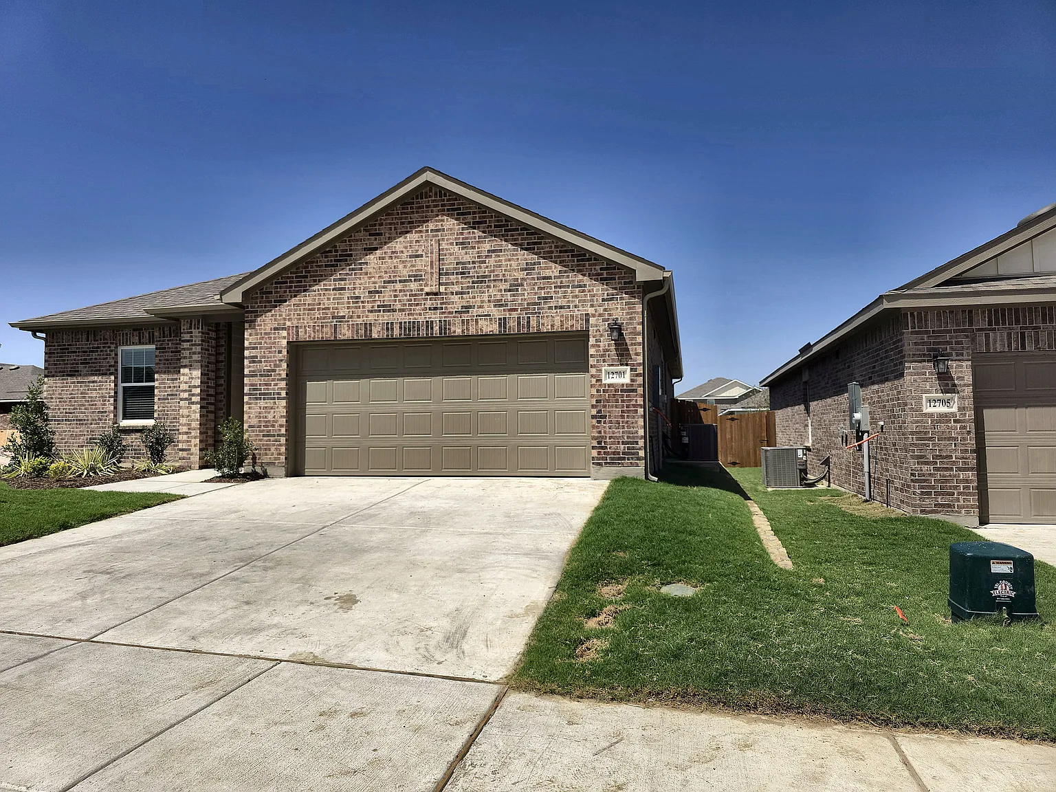 4 bed, 1827 sqft, $2,649 — Photo 3