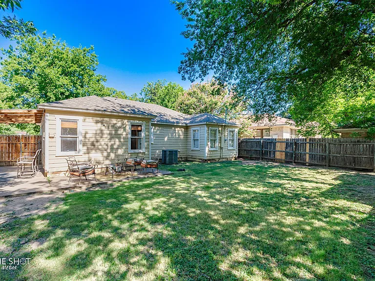 1333 Amarillo St — Photo 31