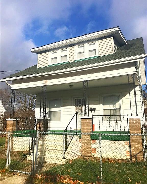 2nd image of 1228 Calumet Ave