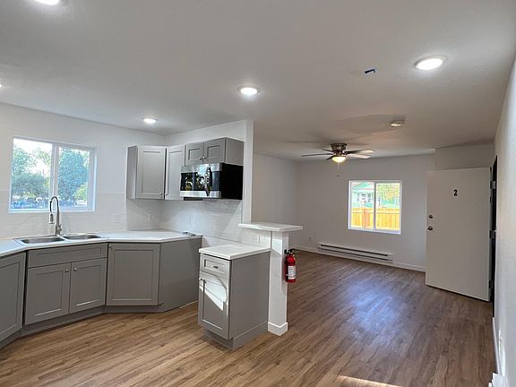 3rd image of 904 E 5th St #2