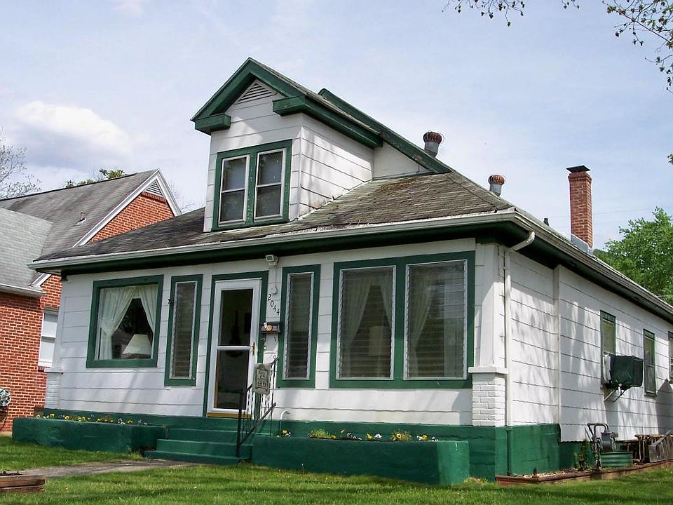 1st image of 2044 Birch Ave