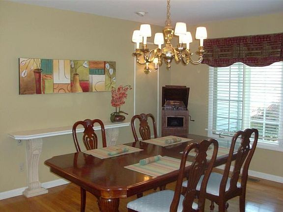 3rd image of 7131 Foxview Dr