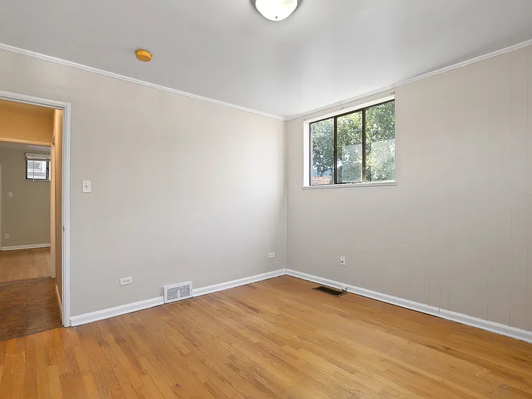 Race Street Apartments — Photo 9