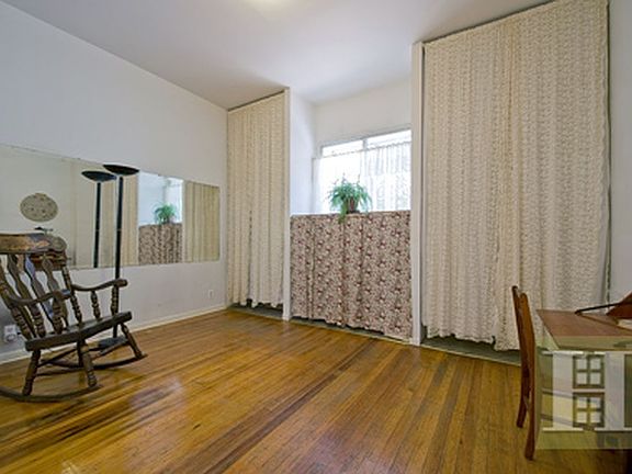4th image of 299 Columbia St