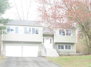 107 Shaker Ct N, New Windsor, NY 12553