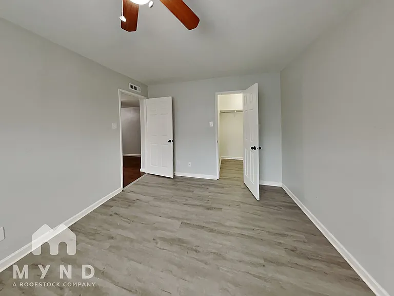 8814 Miami Dr — Photo 12