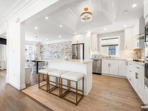 535 Willow Ave, Lyndhurst, NJ 07071