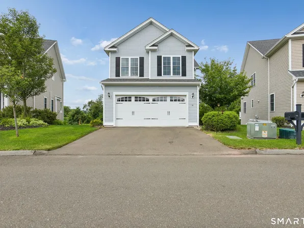 34 Lexington Gardens #34, North Haven, CT 06473