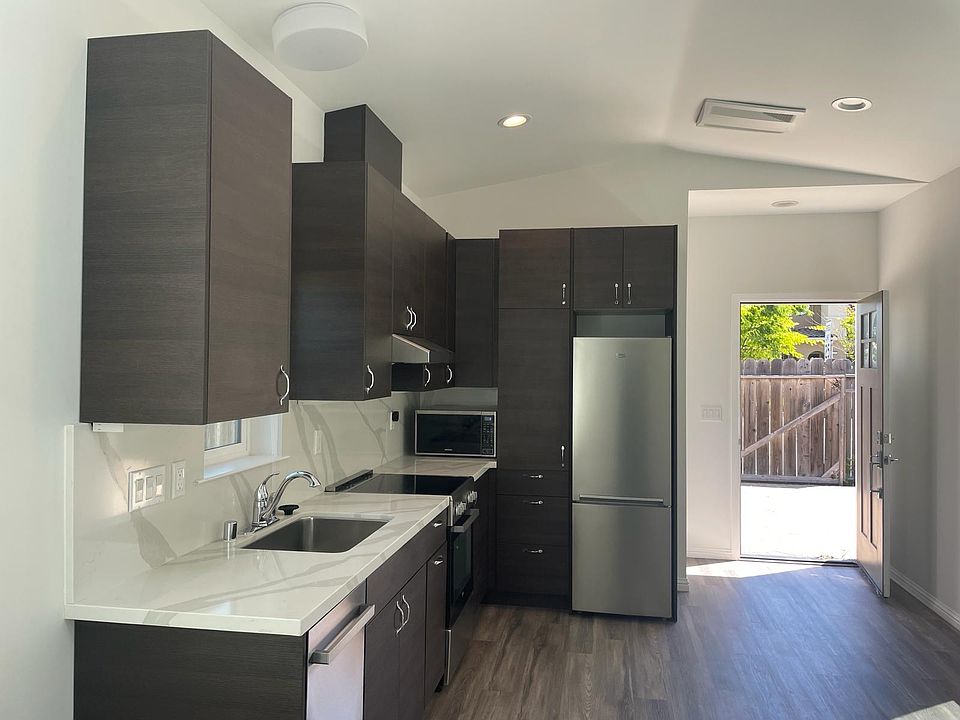 1st image of 143 Bradford Dr #1