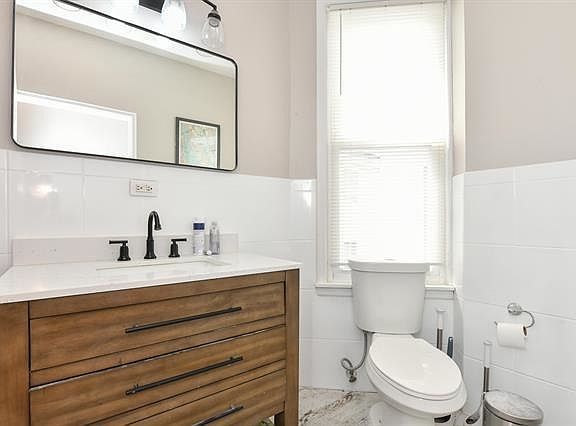5th image of 35 Poplar St APT 2L