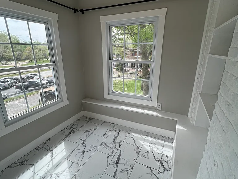 610 S Main St — Photo 8
