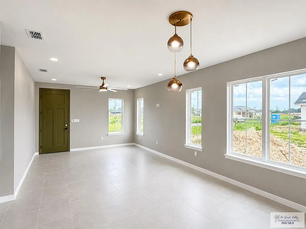 3 bed, 2.0 bath, 1353 sqft, $2,500 — Photo 4