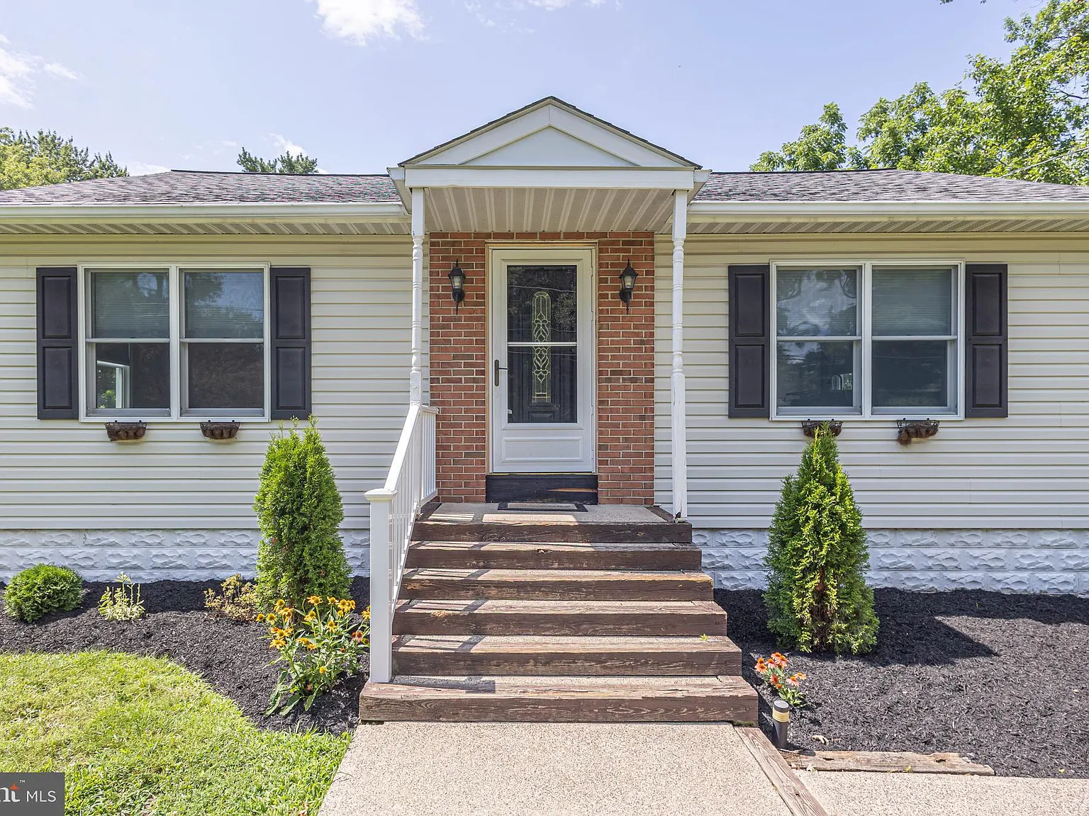 3 bed, 936 sqft, $3,200 — Photo 4