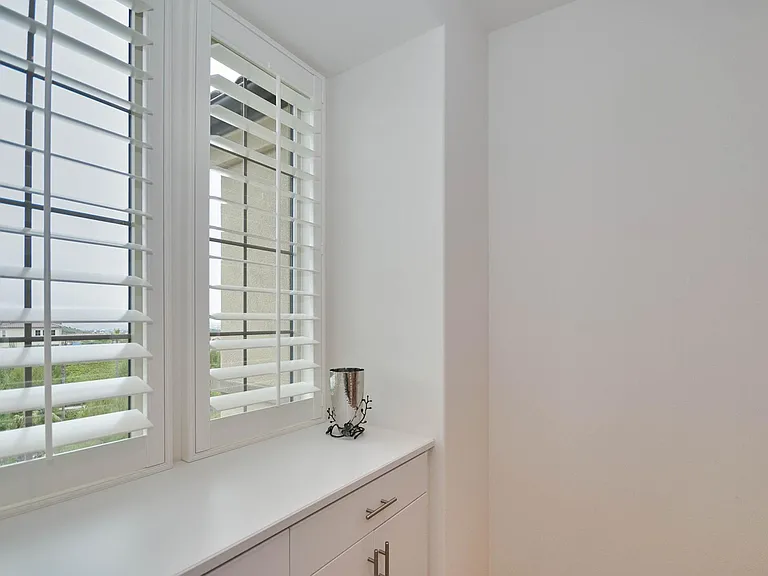 50 Finch — Photo 13