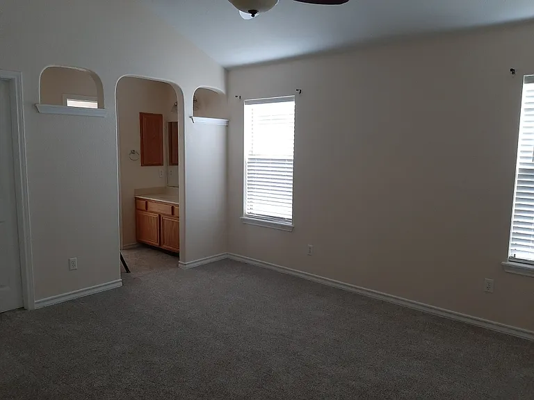 2256 Ivy Dr — Photo 10