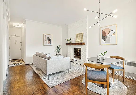 3rd image of 210 E 90th St APT 5C