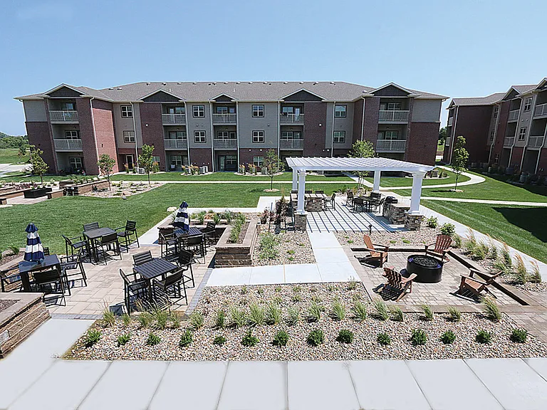 Summit Falls Apartments & Townhomes — Photo 12