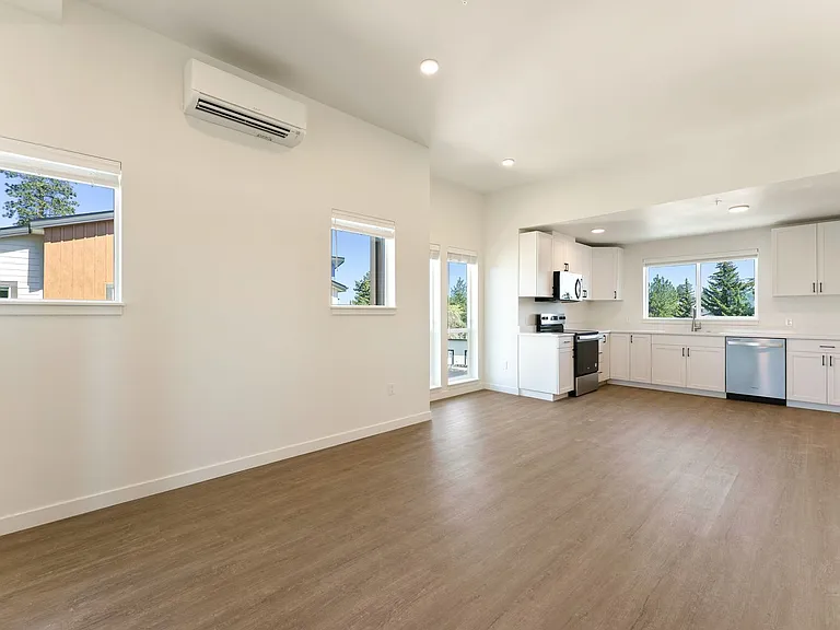 Bridgewater Apartments — Photo 46