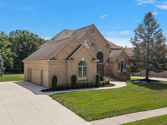 4th image of 63142 Turnberry Way