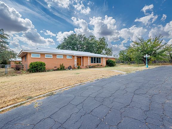 3rd image of 601 Garmon Dr
