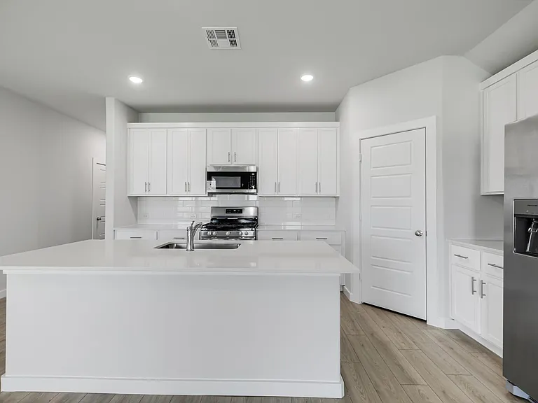 1136 Del Rio Dr — Photo 8