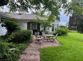 20900 Avalon Dr, Rocky River, OH 44116