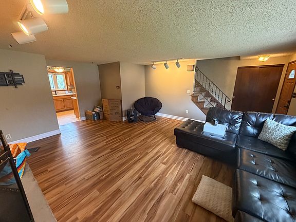 4th image of 5753 Lake Ave