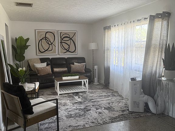 5th image of 502 N Beverly Ave