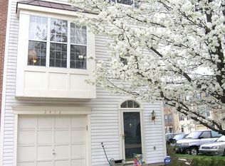 2412 Clover Field Cir, Herndon, VA 20171