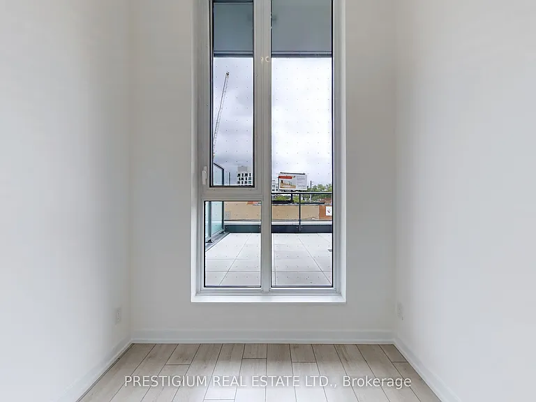 500 Dupont St #208 — Photo 15