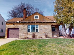 5351 Summit Rd, Lyndhurst, OH 44124