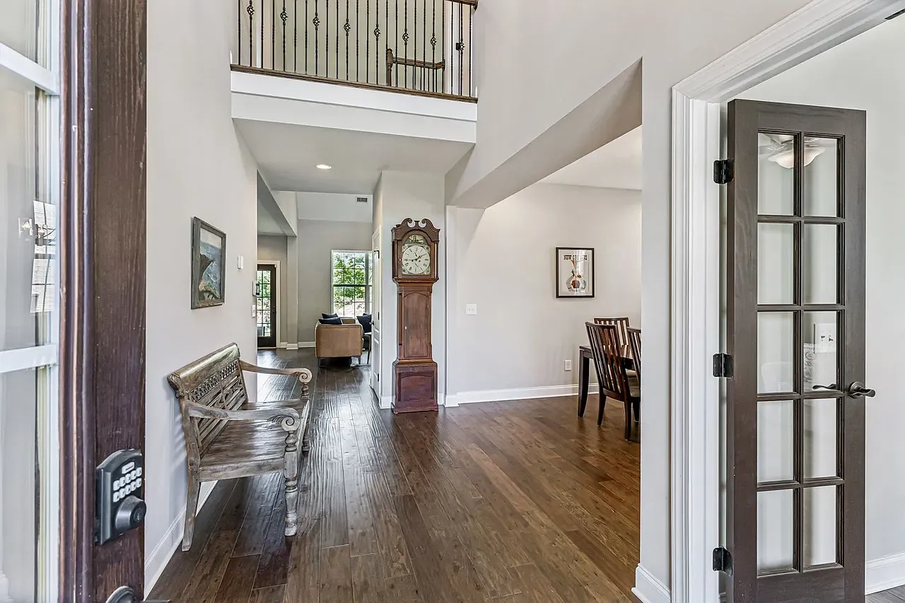 5 bed, 3020 sqft, $3,000 — Photo 2