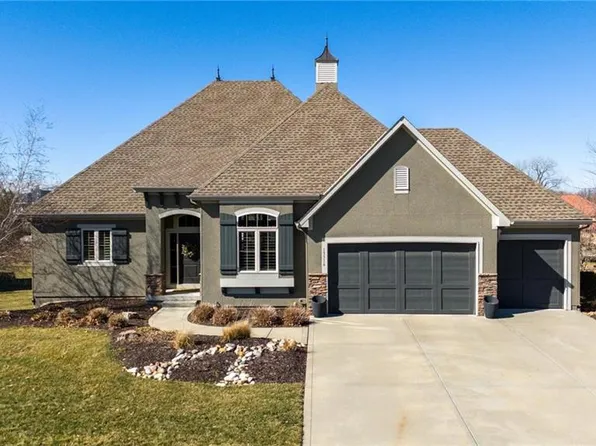 15516 Stearns St, Overland Park, KS 66221