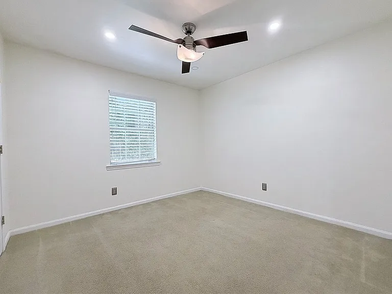 337 NE Sheila Dr — Photo 21