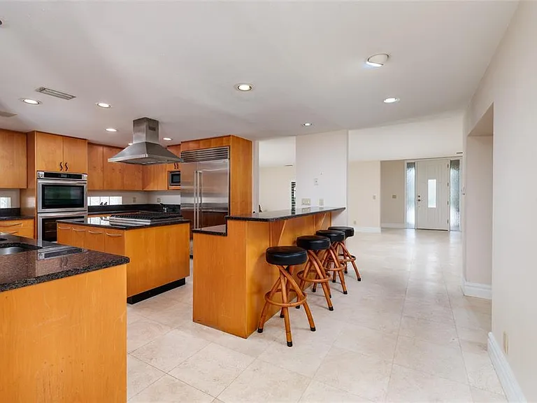 300 Brightwaters Blvd NE — Photo 12