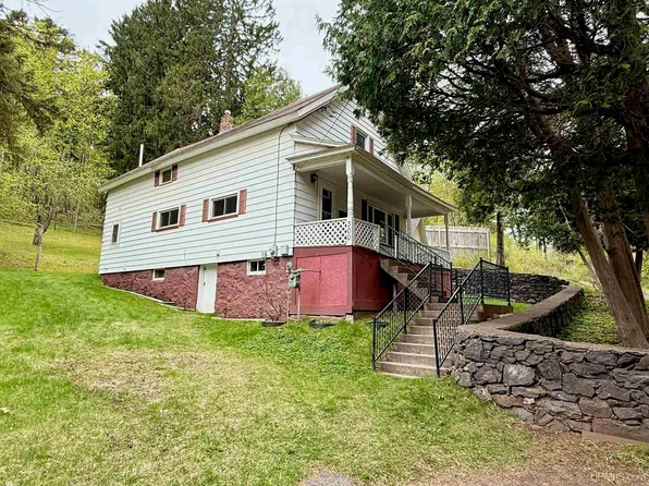 300 Jasper St, Ishpeming, MI 49849