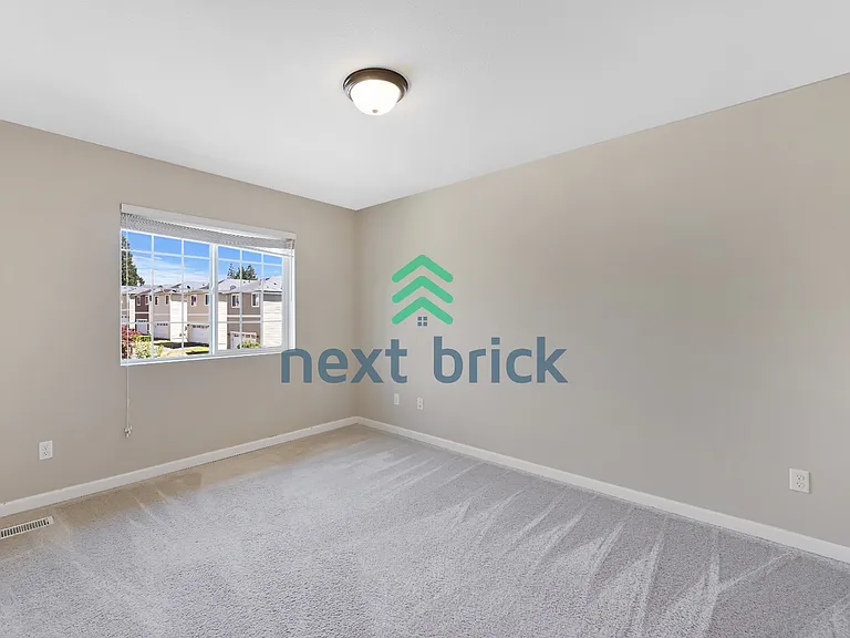 323 Graham Ave NE — Photo 12