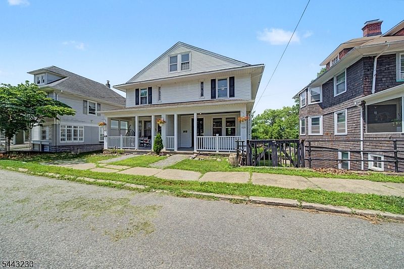 1st image of 420 Hill St