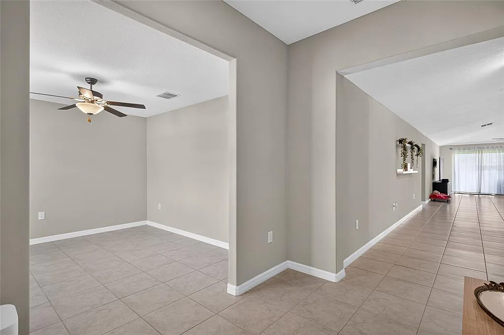 4 bed, 2.0 bath, 2270 sqft, $3,200 — Photo 4